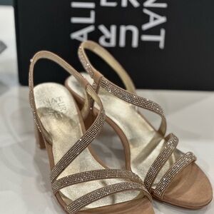 BNIB Naturalizer Vanessa 2 Strappy Dress Sandal Size 7 in Creme Brulee